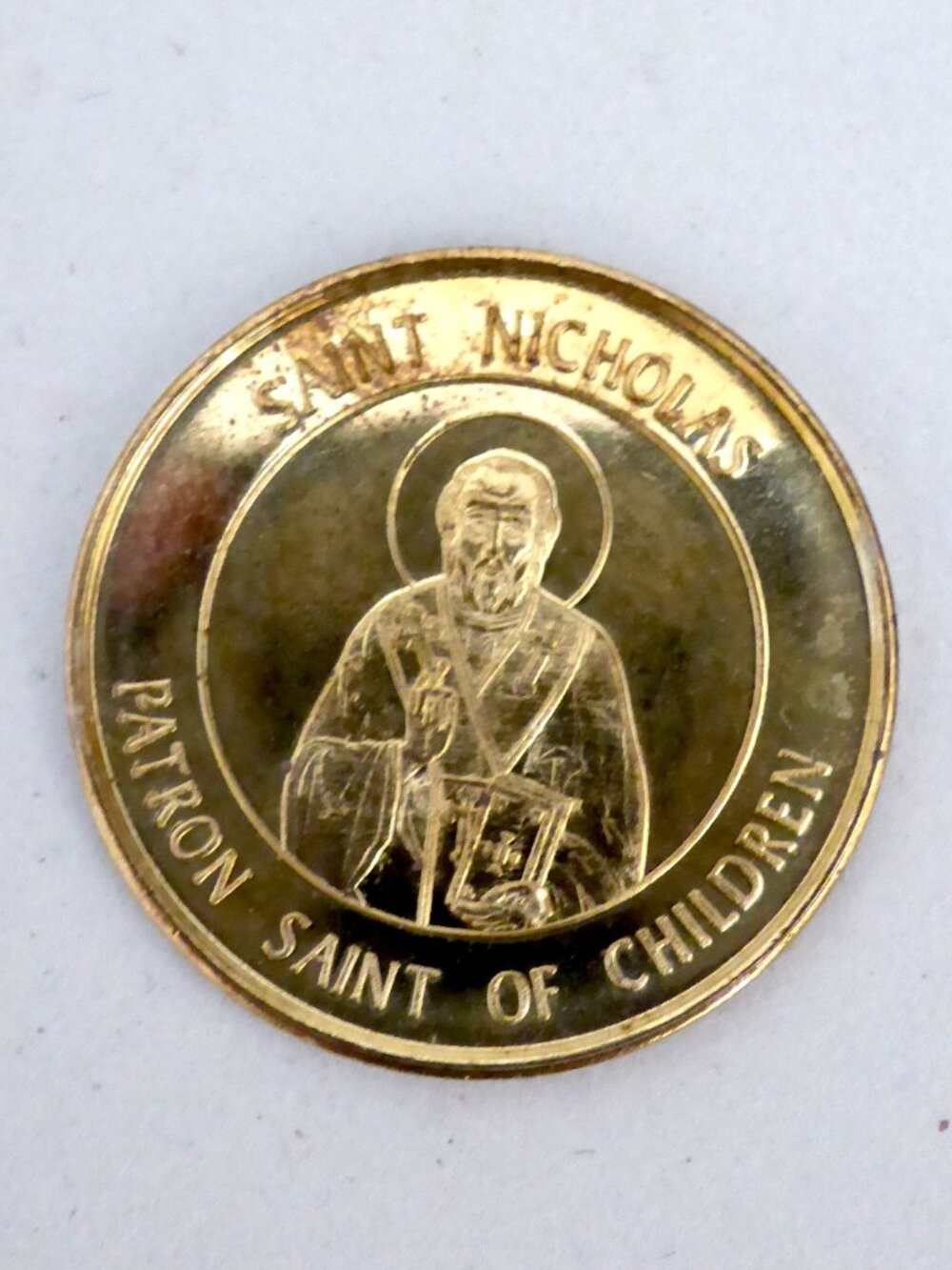 VINTAGE SAINT NICHOLAS PATRON CHILDREN GUARDIAN ANGEL MEDALLION GOLD METAL COIN